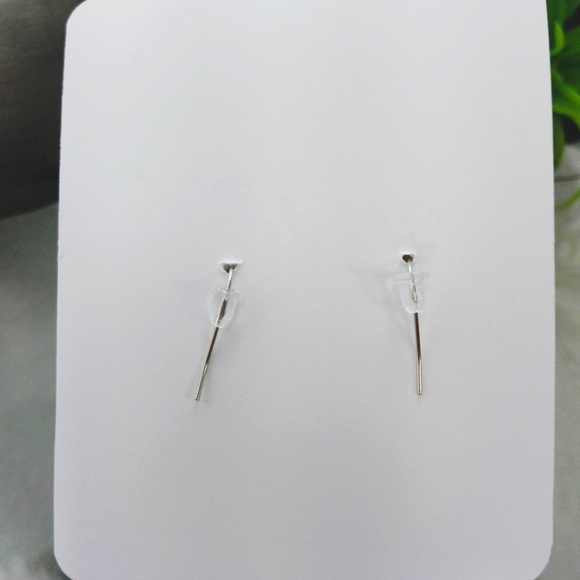 Clear butterfly dangle resin earrings - Picture 7 of 7